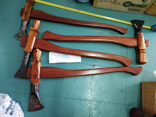 ขายขวานหลายแบบสนใจสอบถามได้089-1786075