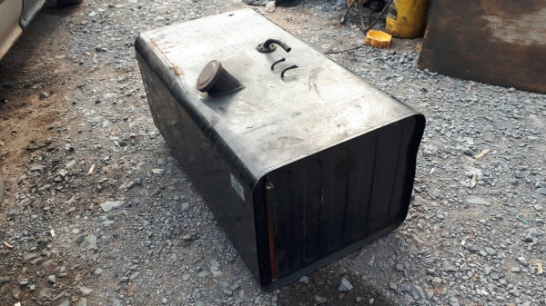 ขาย ถังน้ำมัน ขนาด 300 ลิตร ติดรถบรรทุก 6 ล้อ 10 ล้อ เทรเลอรื หัวลาก อเนกประสงค์ สภาพสวย เก่าญี่ปุ่นแท้ ขาย ถังน้ำมัน ขนาด 300 ลิตร ติดรถบรรทุก 6 ล้อ 10 ล้อ เทรเลอรื หัวลาก อเนกประสงค์ สภาพสวย เก่าญี่ปุ่นแท้