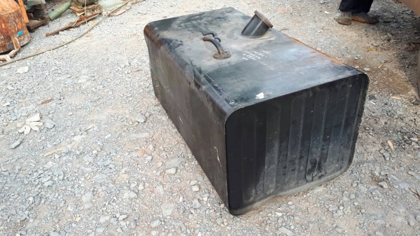 ขาย ถังน้ำมัน ขนาด 300 ลิตร ติดรถบรรทุก 6 ล้อ 10 ล้อ เทรเลอรื หัวลาก อเนกประสงค์ สภาพสวย เก่าญี่ปุ่นแท้