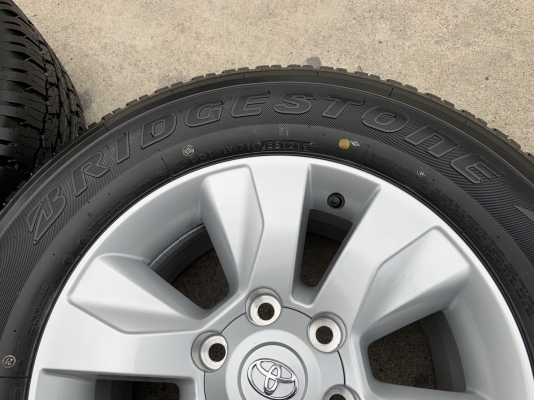 ล้อแม็กป้ายแดง Toyota Revo ขอบ 17 พร้อมยางใหม่ป้ายแดง 265-65-17 Bridgestone ปี 19 สดใหม่ สวยกริ๊บๆ ล้อแม็กป้ายแดง Toyota Revo ขอบ 17 พร้อมยางใหม่ป้ายแดง 265-65-17 Bridgestone ปี 19 สดใหม่ สวยกริ๊บๆ