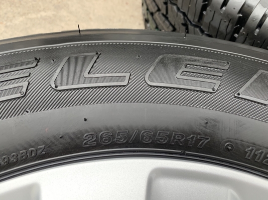 ล้อแม็กป้ายแดง Toyota Revo ขอบ 17 พร้อมยางใหม่ป้ายแดง 265-65-17 Bridgestone ปี 19 สดใหม่ สวยกริ๊บๆ ล้อแม็กป้ายแดง Toyota Revo ขอบ 17 พร้อมยางใหม่ป้ายแดง 265-65-17 Bridgestone ปี 19 สดใหม่ สวยกริ๊บๆ
