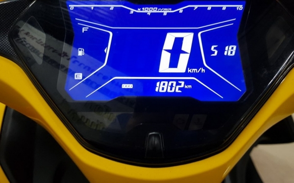 aerox ปี2018 สีเหลือง รถสวยไมล์น้อย 1 พันโล น้องๆป้ายแดงเลย 52900