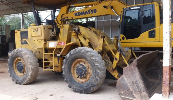 ขายรถตักล้อยาง CATERPILLAR 920 ดินเบรคหน้าหลัง มีเล่มทะเบียน สนใจโทร 081-970-1072