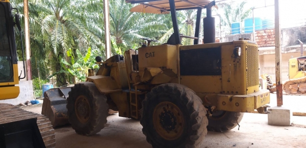 ขายรถตักล้อยาง CATERPILLAR 920 ดินเบรคหน้าหลัง มีเล่มทะเบียน สนใจโทร 081-970-1072