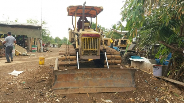 ขายรถแทรคเตอร์ KOMATSU D20P-3 ราคา 120000