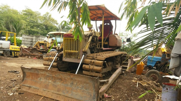 มี VDO ให้ชม.รถแทรคเตอร์ KOMATSU D20P-3 ราคา 120000