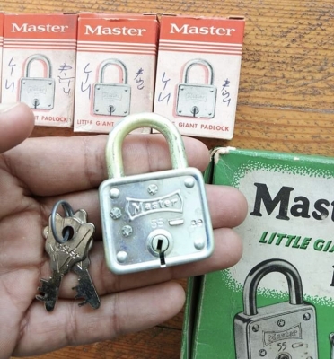 ขายแม่กุญแจพร้อมลูกMASTER MADE IN USA. ใหม่เก่าเก็บ