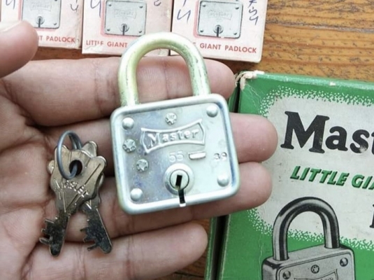 ขายแม่กุญแจพร้อมลูกMASTER MADE IN USA. ใหม่เก่าเก็บ