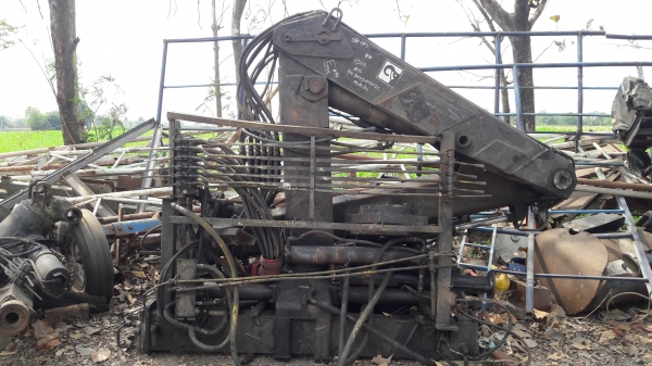 ขายเครนพับ HIAB 105-2 ขนาด 4.5 ตัน นำเข้า โทร084-5424150 line id : rapinzat