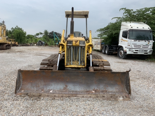 มาใหม่ วันนี้ ขาย 225,000 รถแทรคเตอร์ KOMATSU D20PL-7 6,xxx ชั่วโมง. เก่านอก 1 ปี (ตีนเป็ด-แผ่น 50 CM) เครื่องดี เกียร์แรง โซ่หนา สภาพพร้อมใช้   รถอยู่ นครปฐม โทร 0626426323