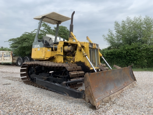 มาใหม่ วันนี้ ขาย 225,000 รถแทรคเตอร์ KOMATSU D20PL-7 6,xxx ชั่วโมง. เก่านอก 1 ปี (ตีนเป็ด-แผ่น 50 CM) เครื่องดี เกียร์แรง โซ่หนา สภาพพร้อมใช้   รถอยู่ นครปฐม โทร 0626426323