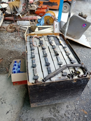 ขายซากฟอล์คลิฟไฟฟ้า 2 ตัน เสาสูง4เมตร