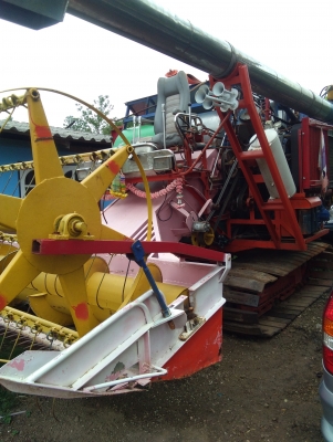 ขายด่วนลดราคาก่อนยกเลิกการขาย รถเกี่ยวข้าว  อุ้ม 1.8 ตัน เครื่อง ฮีโน ho7c 185 แรง ปั้ม  23 ตัวเดิน 10 เพลาใหญ่  สภาพรถสวยเดิม  ราคา 300000