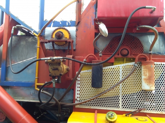 ขายด่วนลดราคาก่อนยกเลิกการขาย รถเกี่ยวข้าว  อุ้ม 1.8 ตัน เครื่อง ฮีโน ho7c 185 แรง ปั้ม  23 ตัวเดิน 10 เพลาใหญ่  สภาพรถสวยเดิม  ราคา 300000