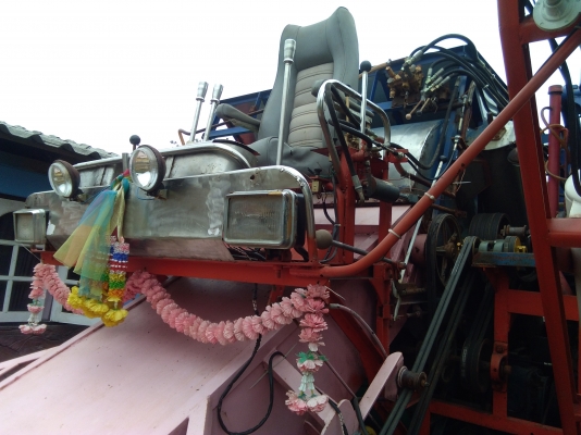 ขายด่วนลดราคาก่อนยกเลิกการขาย รถเกี่ยวข้าว  อุ้ม 1.8 ตัน เครื่อง ฮีโน ho7c 185 แรง ปั้ม  23 ตัวเดิน 10 เพลาใหญ่  สภาพรถสวยเดิม  ราคา 300000