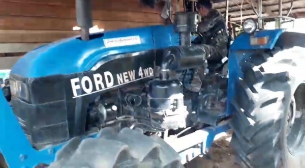 FORD TS90 - 2 เพลา เครื่องแน่นแรงดีสุดๆพร้อมใช้งาน กรองเล็ก อุปกรณ์ครบ ใบดัน,ผาน6 ช่วงล่างแน่น ยางสภาพดี 80\% เอกสารเล่มทะเบียน ราคาต่อรองได้ครับ