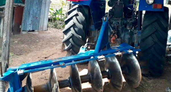 FORD TS90 - 2 เพลา เครื่องแน่นแรงดีสุดๆพร้อมใช้งาน กรองเล็ก อุปกรณ์ครบ ใบดัน,ผาน6 ช่วงล่างแน่น ยางสภาพดี 80\% เอกสารเล่มทะเบียน ราคาต่อรองได้ครับ