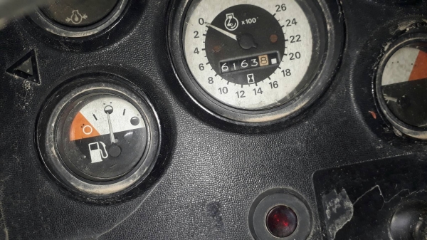 FORD TS90 - 2 เพลา เครื่องแน่นแรงดีสุดๆพร้อมใช้งาน กรองเล็ก อุปกรณ์ครบ ใบดัน,ผาน6 ช่วงล่างแน่น ยางสภาพดี 80\% เอกสารเล่มทะเบียน ราคาต่อรองได้ครับ