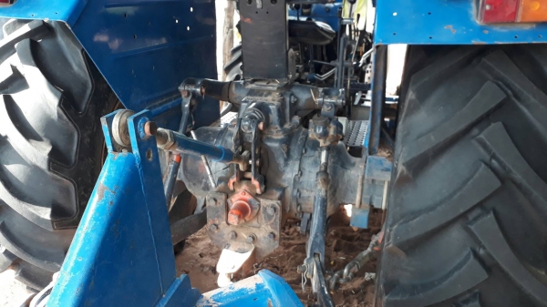 FORD TS90 - 2 เพลา เครื่องแน่นแรงดีสุดๆพร้อมใช้งาน กรองเล็ก อุปกรณ์ครบ ใบดัน,ผาน6 ช่วงล่างแน่น ยางสภาพดี 80\% เอกสารเล่มทะเบียน ราคาต่อรองได้ครับ