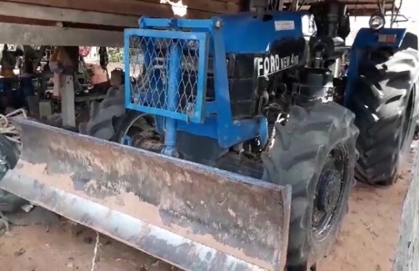 FORD TS90 - 2 เพลา เครื่องแน่นแรงดีสุดๆพร้อมใช้งาน กรองเล็ก อุปกรณ์ครบ ใบดัน,ผาน6 ช่วงล่างแน่น ยางสภาพดี 80\% เอกสารเล่มทะเบียน ราคาต่อรองได้ครับ