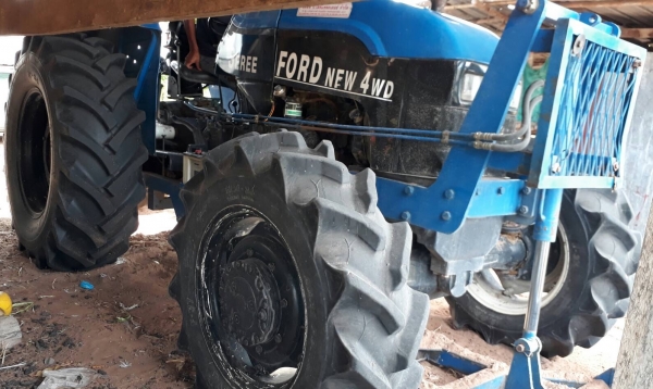 FORD TS90 - 2 เพลา เครื่องแน่นแรงดีสุดๆพร้อมใช้งาน กรองเล็ก อุปกรณ์ครบ ใบดัน,ผาน6 ช่วงล่างแน่น ยางสภาพดี 80\% เอกสารเล่มทะเบียน ราคาต่อรองได้ครับ