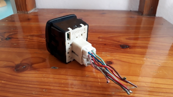 สวิทช์ปรับกระจกมองข้าง TOYOTA AE101 แท้