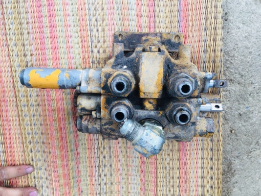 วาล์วคอนโทรล รถตักKOMATSU.507 พร้อมใช้