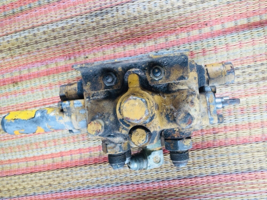 วาล์วคอนโทรล รถตักKOMATSU.507 พร้อมใช้