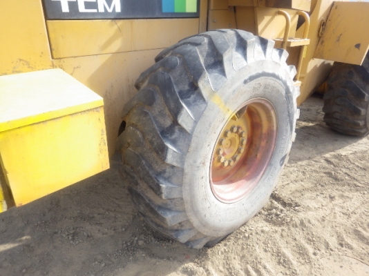 ขายรถตักล้อยาง ยี่ห้อ TCM รุ่น 835-2