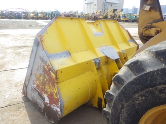 ขายรถตักล้อยาง ยี่ห้อ TCM รุ่น 835-2