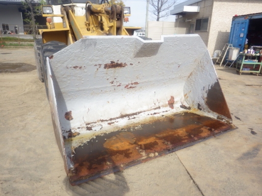 ขายรถตักล้อยาง ยี่ห้อ TCM รุ่น 835-2