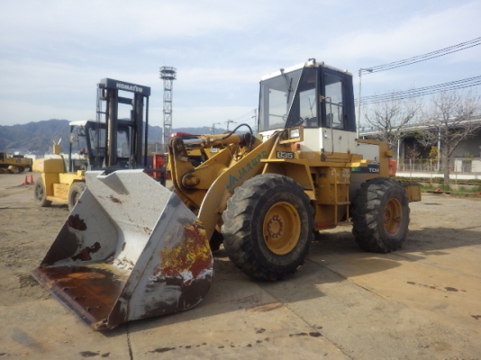 ขายรถตักล้อยาง ยี่ห้อ TCM รุ่น 835-2