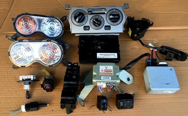 ขายด่วน ไฟท้ายและอะไหล่ รถ Nissan Cube  Z11 เดิมรถญี่ปุ่น สภาพใหม่