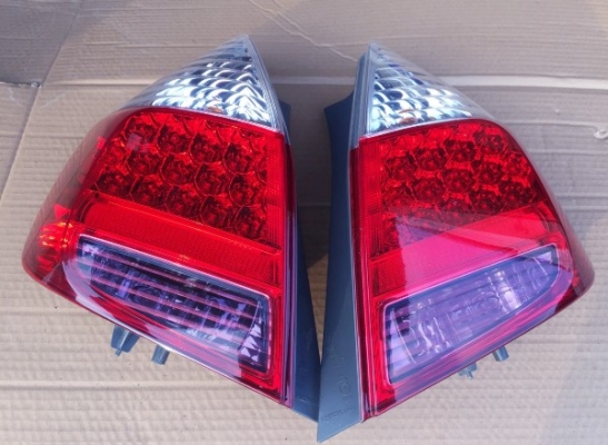 ขาย  ไฟท้าย รถ Jazz  ตัวแรก คู่ละ 3,500 บาท ส่งฟรี เดิมรถญี่ปุ่น สภาพใหม่