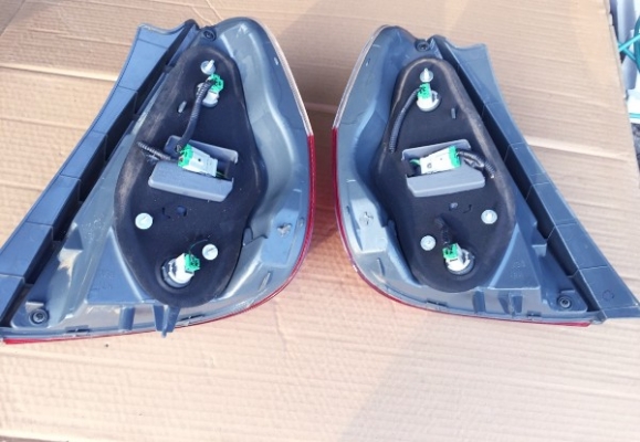 ขาย  ไฟท้าย รถ Jazz  ตัวแรก คู่ละ 3,500 บาท ส่งฟรี เดิมรถญี่ปุ่น สภาพใหม่