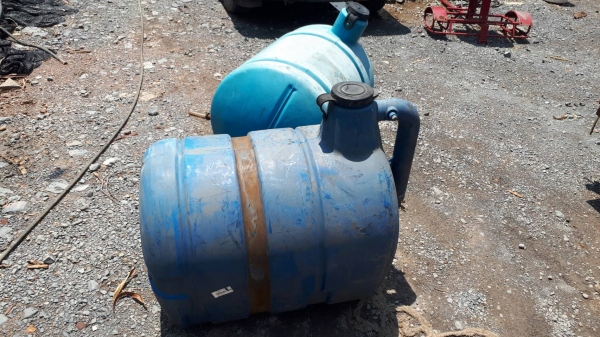 ขาย แท๊งก์น้ำ ถังใส่น้ำ สำหรับเครื่องโม่ ผสมปูน ติดรถบรรทุก เก่าญี่ปุ่น ราคาใบละ 6,500- ขาย แท๊งก์น้ำ ถังใส่น้ำ สำหรับเครื่องโม่ ผสมปูน ติดรถบรรทุก เก่าญี่ปุ่น ราคาใบละ 6,500-