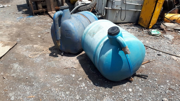 ขาย แท๊งก์น้ำ ถังใส่น้ำ สำหรับเครื่องโม่ ผสมปูน ติดรถบรรทุก เก่าญี่ปุ่น ราคาใบละ 6,500- ขาย แท๊งก์น้ำ ถังใส่น้ำ สำหรับเครื่องโม่ ผสมปูน ติดรถบรรทุก เก่าญี่ปุ่น ราคาใบละ 6,500-