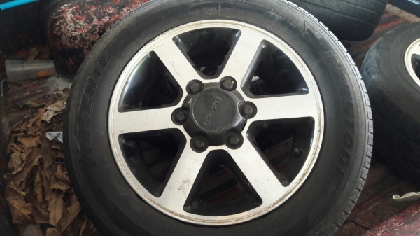 ล้อเดิม6รู สีพอได้กลึงหน้าเงาขอบ16  แถมยางปี13 ชุด2,900บ.