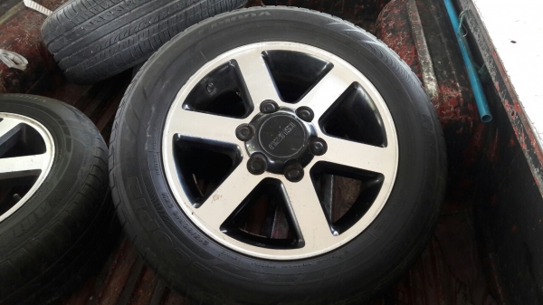 ล้อเดิม6รู สีพอได้กลึงหน้าเงาขอบ16  แถมยางปี13 ชุด2,900บ.