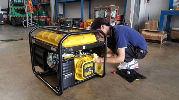 เครื่องปั่นไฟ 5kw 1เฟส เครื่องเบนซิน ยี่ห้อ "ATLAS COPCO" สินค้าดีมีคุณภาพ เครื่องปั่นไฟ 5kw 1เฟส เครื่องเบนซิน ยี่ห้อ "ATLAS COPCO" สินค้าดีมีคุณภาพ