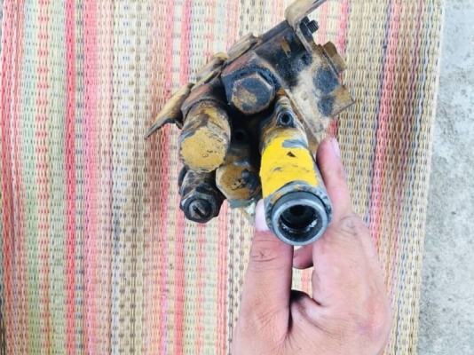 อะไหล่รถตัก Komatsu 507 ปั๊มโซล่าเครื่อง 4D94 คอนโทรลวาว์ล