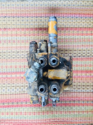 อะไหล่รถตัก Komatsu 507 ปั๊มโซล่าเครื่อง 4D94 คอนโทรลวาว์ล