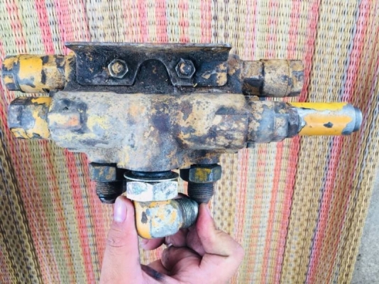 อะไหล่รถตัก Komatsu 507 ปั๊มโซล่าเครื่อง 4D94 คอนโทรลวาว์ล