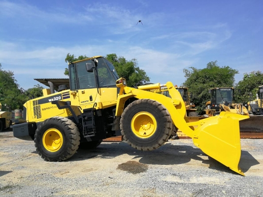 ขายถูก KOMATSU WA320-6 สภาพสวย นำเข้าจากญี่ปุ่น โทร.090-986-2521 อ๊อบ