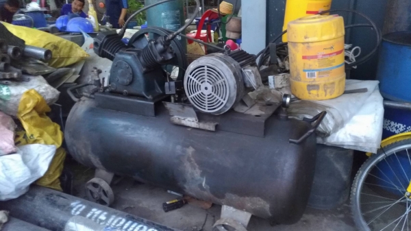 ถังลม300ลิตรและหัวปั้ม5แรงพูม่าไม่สมยูรณ์