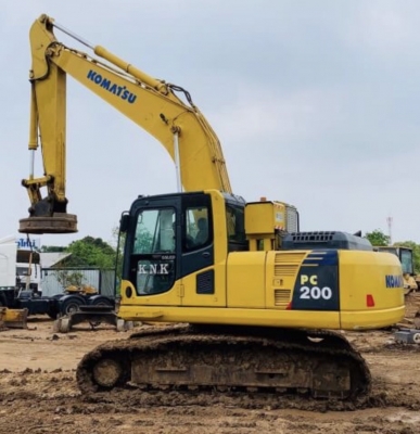 ขายด่วน!! Komatsu PC200-8 ไมล์ 10,000 ต้นๆ สภาพสวยค่ะ
