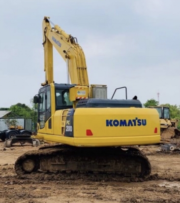 ขายด่วน!! Komatsu PC200-8 ไมล์ 10,000 ต้นๆ สภาพสวยค่ะ
