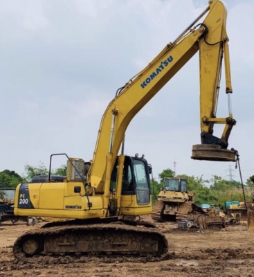 ขายด่วน!! Komatsu PC200-8 ไมล์ 10,000 ต้นๆ สภาพสวยค่ะ