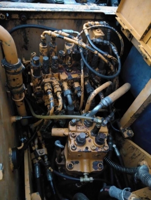 ขาย 395,000  KOBELCO SK60 MARK2 (บุ้งกี๋ + หัวเจาะ ) เครื่องดี ปั้มแรง โช่หนา เอวแน่น สภาพพร้อมใช้ เอกสารชื้อขาย รถอยู่  นครปฐม  090-772-3710 090-772-3708