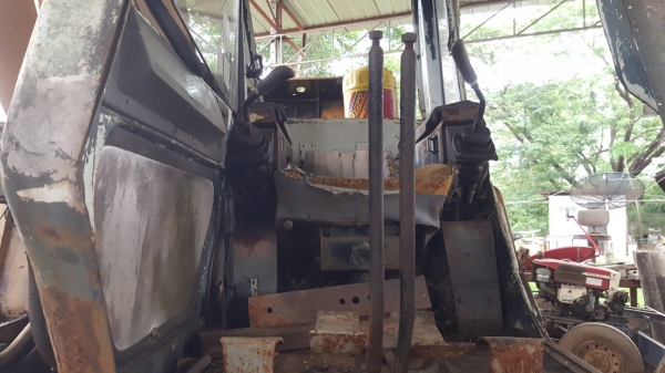 ขายตามสภาพ แบคโฮ KOBELCO 907 รถจอดไว้นานแล้ว เครื่องสตาร์ทติด ปั้มดี ช่วงล่างสวย เอกสารใบซื้อขาย